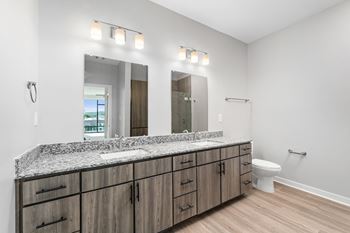 Double vanity w/ undermount sinks